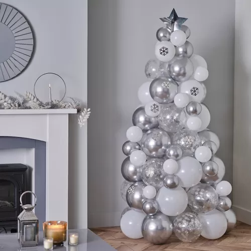 Χριστουγεννιάτικο Δέντρο από μπαλόνια ασημί, λευκά & διάφανα με κονφετί χιονονιφάδες