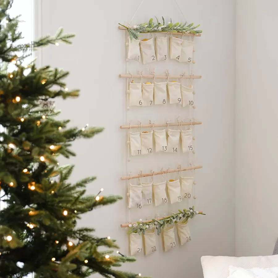 Advent Calendar - Υφασμάτινο με πουγκάκια κρεμ & τεχνητά κλαδάκια με γκι